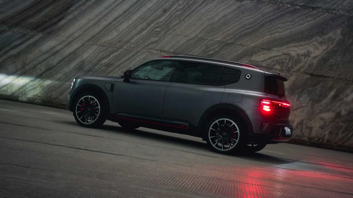 Révélation 2025 : Ce tout-terrain abordable cache une bête de 646 ch pour l'asphalte ! 1 Profil latéral du Smart #5 Brabus avec jantes 21 pouces et silhouette sportive