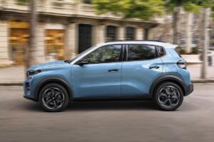 Voiture hybride compacte au style SUV avec 10 chevaux supplémentaires rivalisant avec la Toyota Yaris