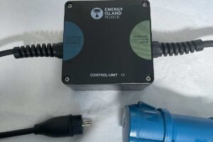 Un boitier Power Unit 3 000 d’Energy Island Power.