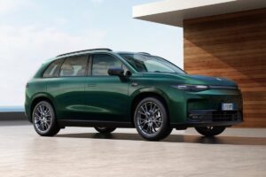 SUV Leapmotor C10 REEV photographié lors d