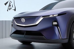 Prototype du futur SUV électrique Mazda défiant le Tesla Model Y