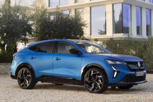 Renault renoue avec son ADN sportif : le Rafale E-Tech 4x4 de 300 ch à l