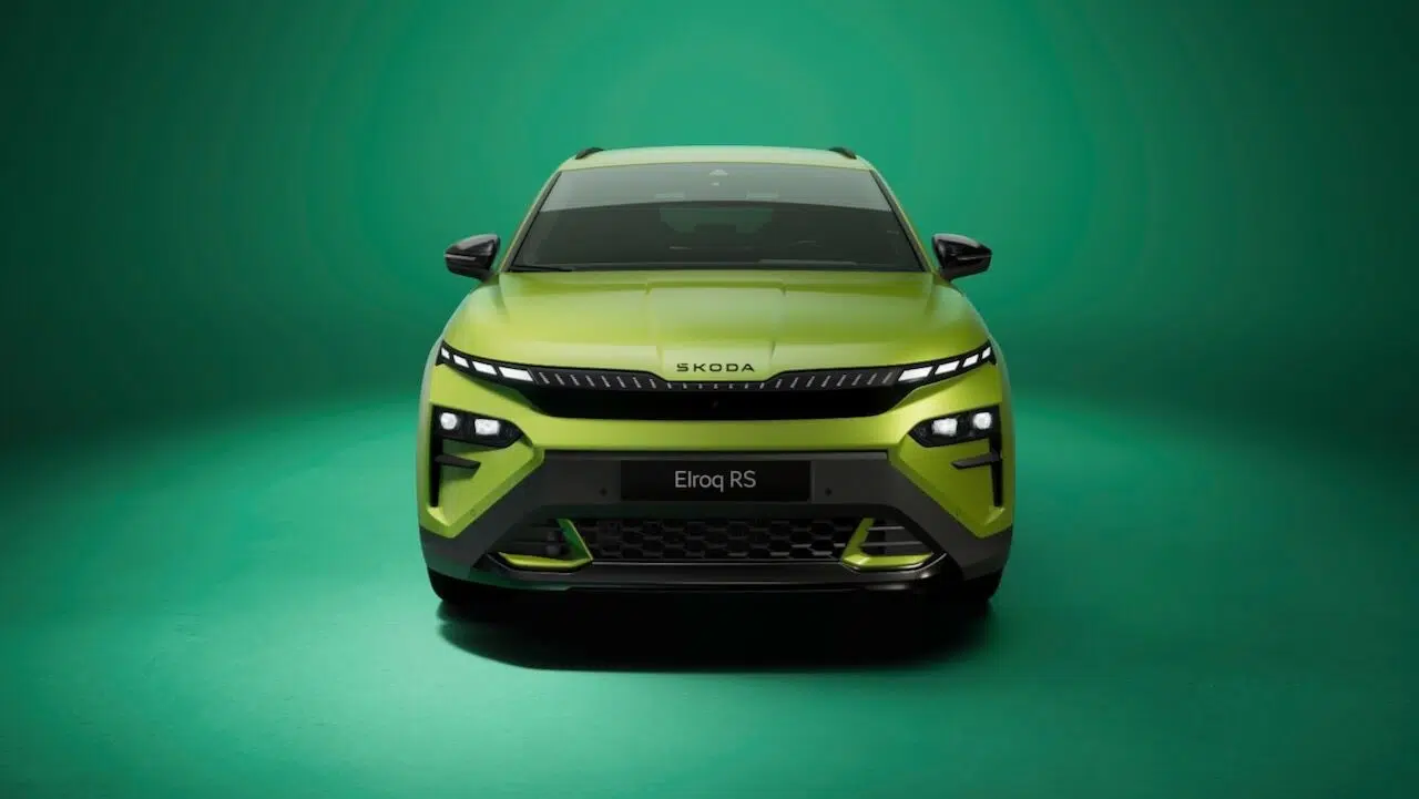 Ce missile électrique Skoda Enyaq RS : 340 ch et 570 km d’autonomie révèlent le meilleur ! 2 Face avant du Skoda Enyaq RS 2025 avec calandre illuminée et bouclier redessiné