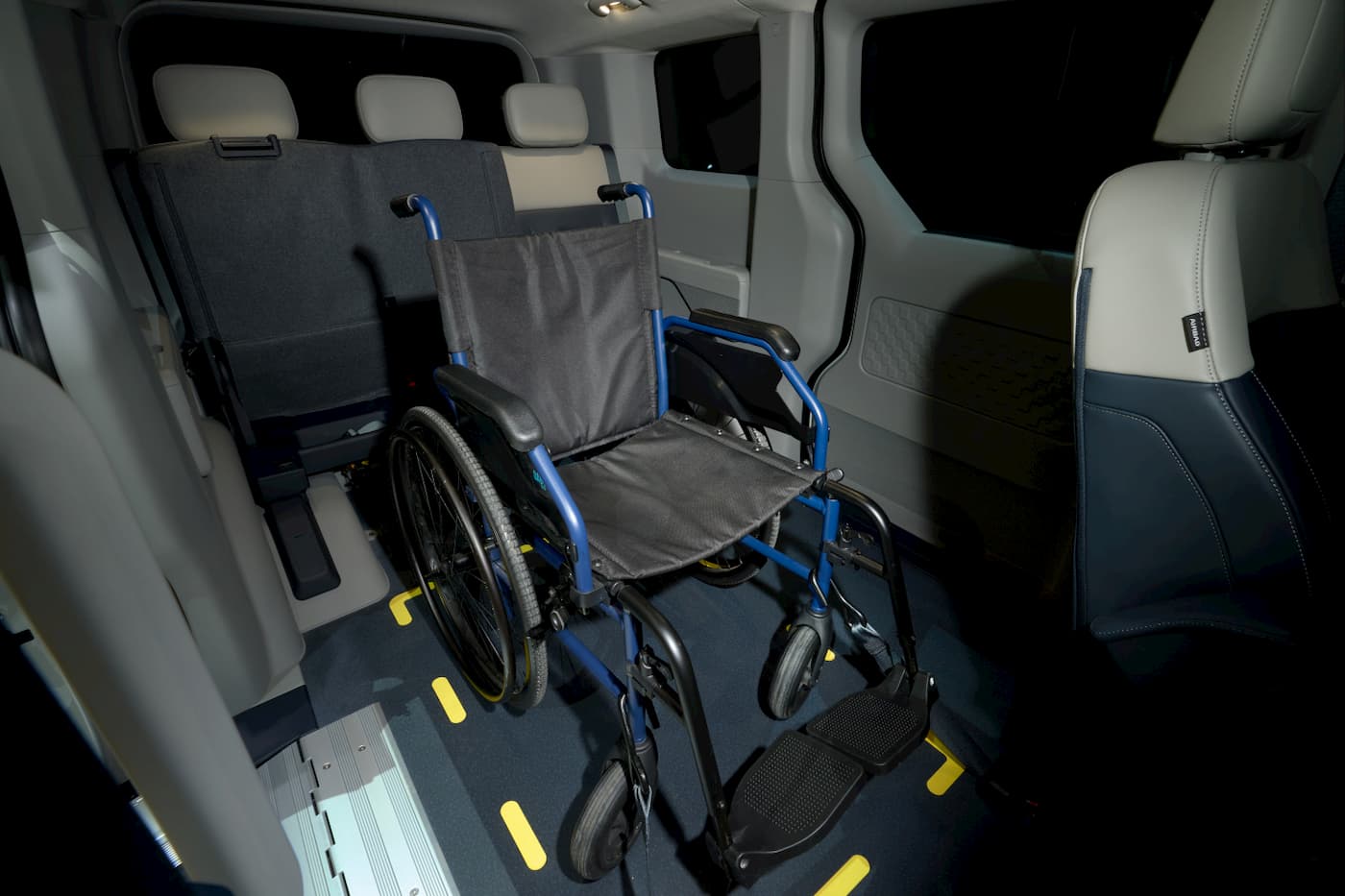 Ce van électrique révolutionnaire transforme la vie des utilisateurs de fauteuil roulant ! 3 1747908423 217 Ce van electrique revolutionnaire transforme la vie des utilisateurs de