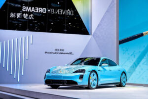 Stratégie électrique de Porsche en péril : la chute des v