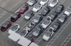 Un étrange prototype repéré chez Tesla : est-ce la Model 2 ?