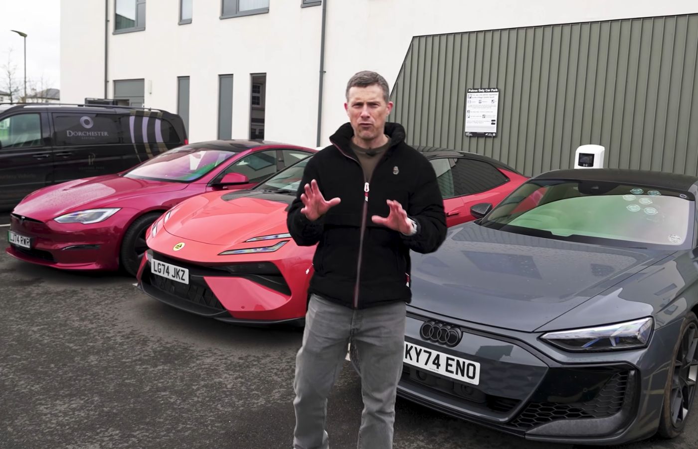 3 supercars électriques poussées jusqu