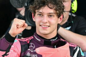 Andrea Kimi Antonelli célébrant sa première pole position en Formule 1 avec l