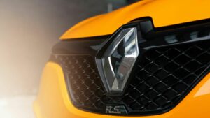 Voitures électriques : Renault accélère la production, mais pas en France