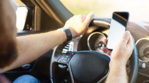 Ces chercheurs ont trouvé l’arme ultime pour en finir avec le smartphone au volant