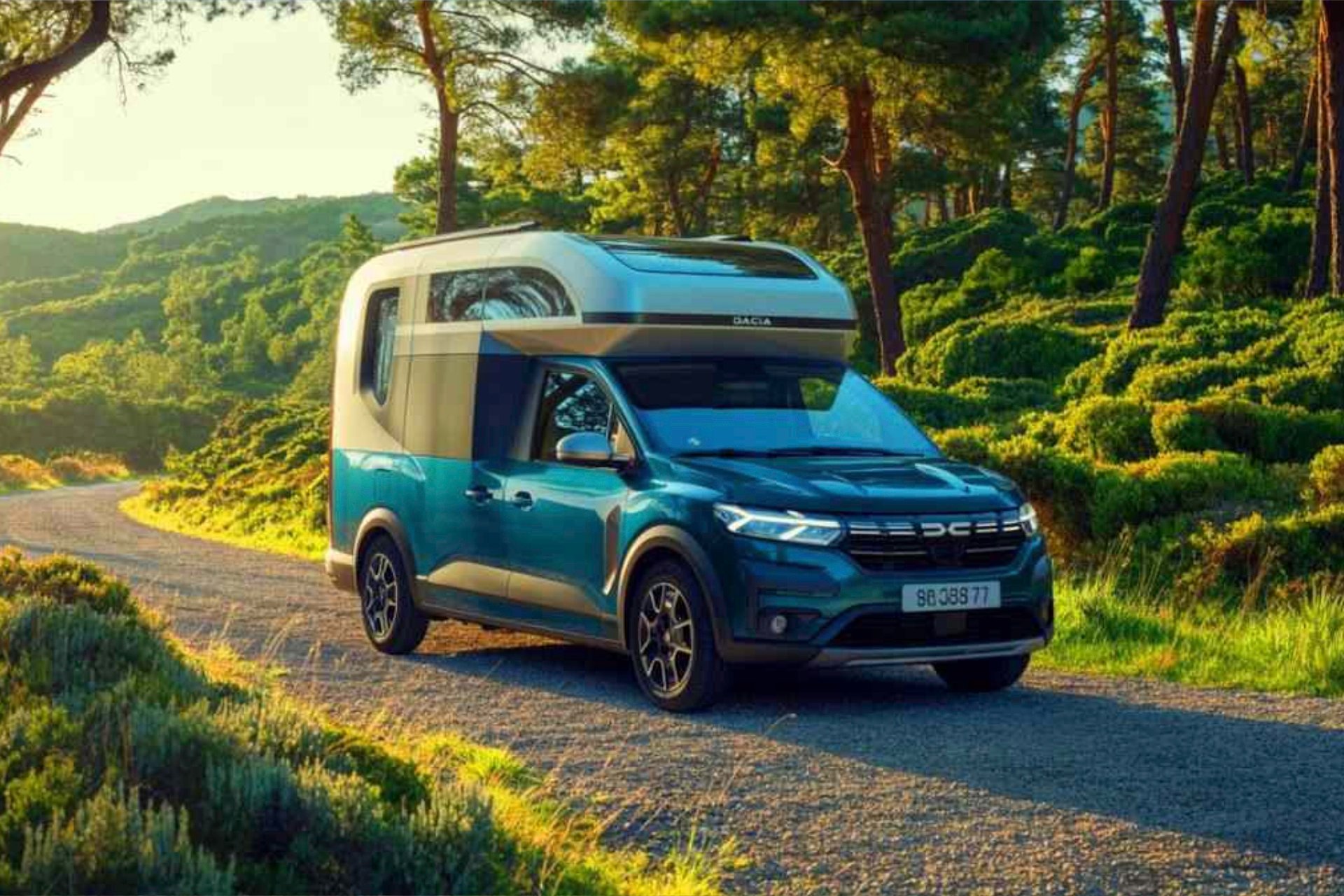 Ce camping-car Dacia incroyable à moins de 20 000 euros fait exploser Internet ! 2 Dacia Camping Car Sandman