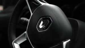Une batterie géante, un look agressif : ce que prépare Renault pour sa Mégane de 2026