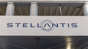 Stellantis ferme une importante usine en France, 2000 salariés en chômage partiel