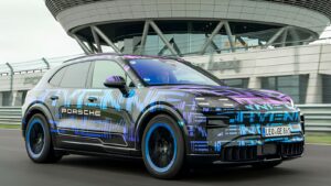 Un écran incurvé unique au monde : le nouveau Porsche Cayenne électrique peut-il faire trembler Tesla ?