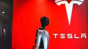 Carlos Tavares pense qu’Elon Musk pourrait abandonner les véhicules électriques