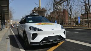 250 000 courses par semaine : quand le “Google chinois” défie les robotaxis Waymo de Google