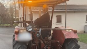 Un retraité flashé pour excès de vitesse en tracteur à Paris : que s’est-il passé ?