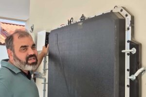 Tiburcio Frota a transformé une batterie de voiture électrique en batterie domestique