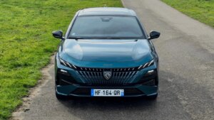 Nouvelle Peugeot 308 électrique : son nouveau visage cache une autonomie en hausse, mais un prix qui pique
