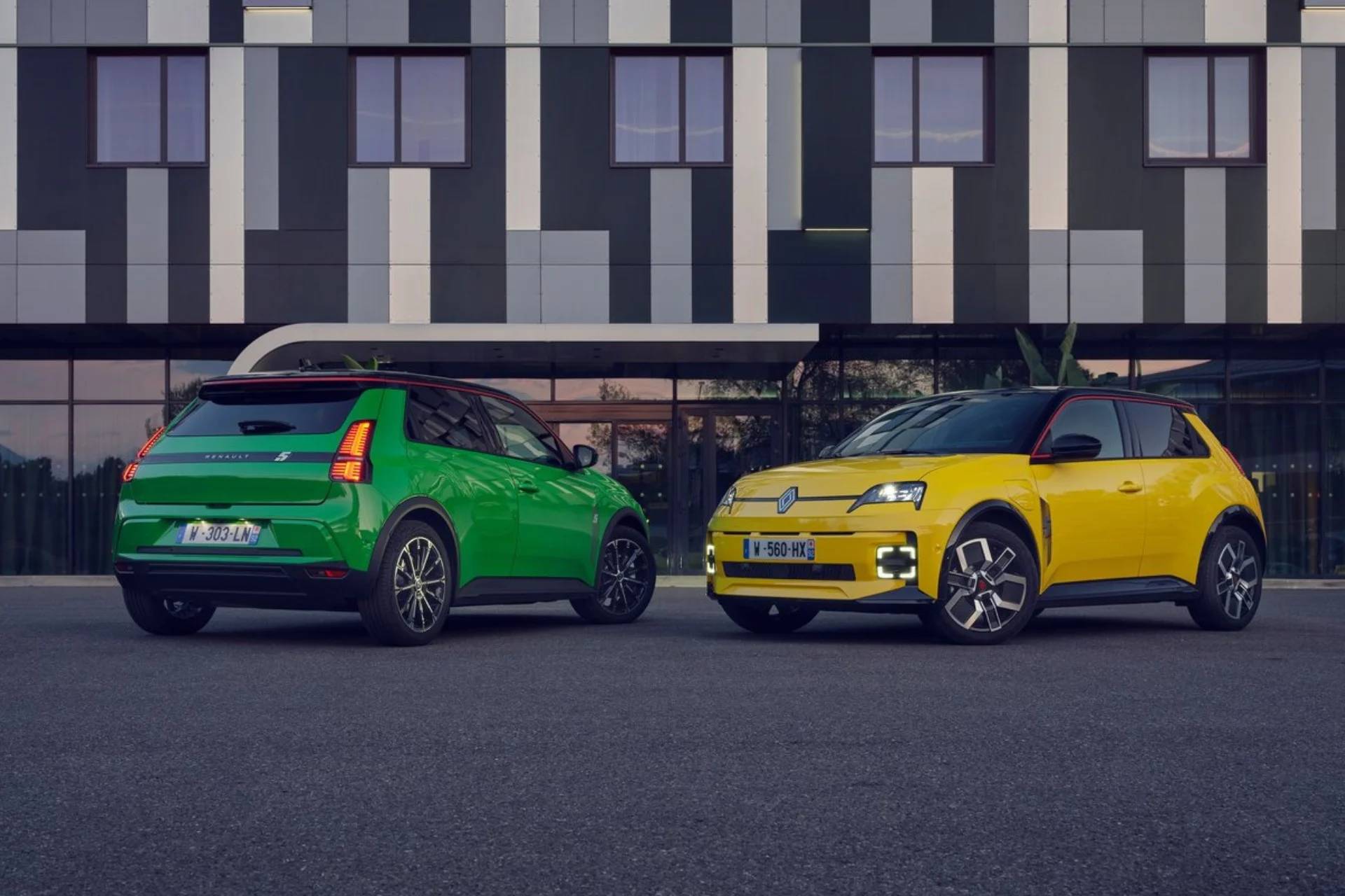 Cette Renault 5 électrique va-t-elle surpasser la Peugeot e-208 ? Découvrez-le ici ! 4 Renault 5 Jaune Vert