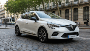 profitez de la dernière opportunité pour acquérir une citadine 100 ch, conforme aux zfe, au prix de 16 690 € avec un coffre de 340 litres, avant la prochaine hausse des tarifs.