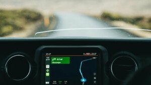 ChatGPT, Gemini et Claude pourront s’inviter sur CarPlay grâce à cette mise à jour de l’iPhone