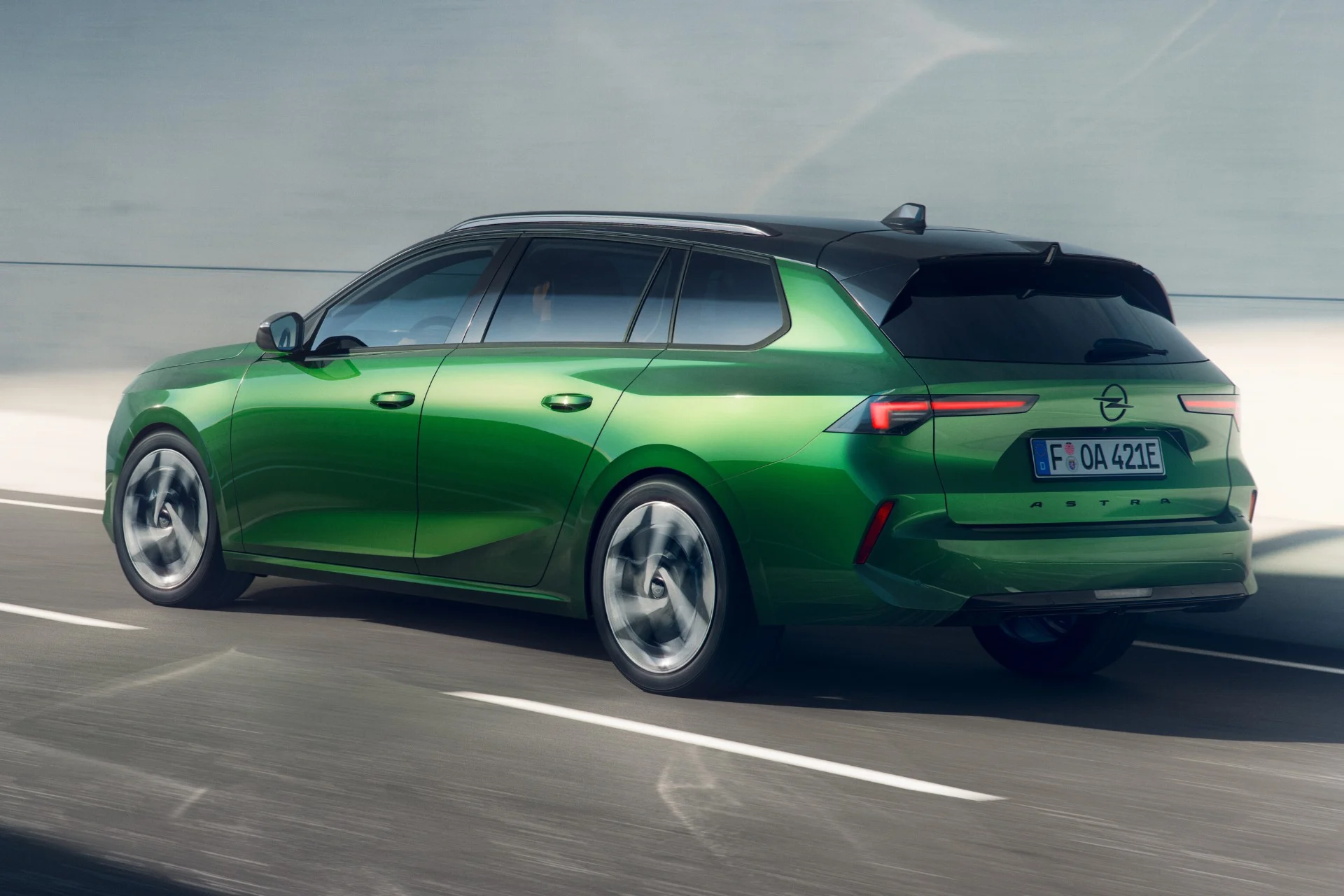 Ces phares révolutionnaires de l’Opel Astra : 50 000 pixels pour surpasser la Peugeot 308 ! 2 Opel Astra Sports Tourer