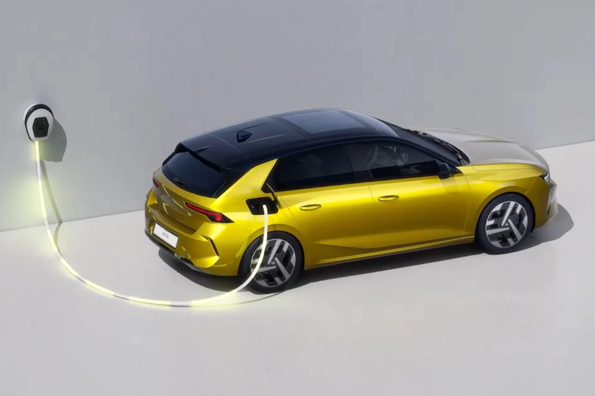 Ces phares révolutionnaires de l’Opel Astra : 50 000 pixels pour surpasser la Peugeot 308 ! 4 Opel Astra Recharge V2L