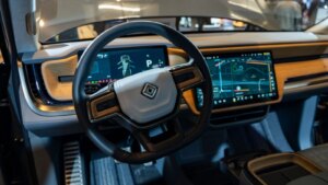 Uber investit dans un concurrent de Tesla pour déployer jusqu’à 50 000 robotaxis