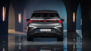 Boost d’autonomie sur la Cupra Born 2026, qui adopte un nouveau style
