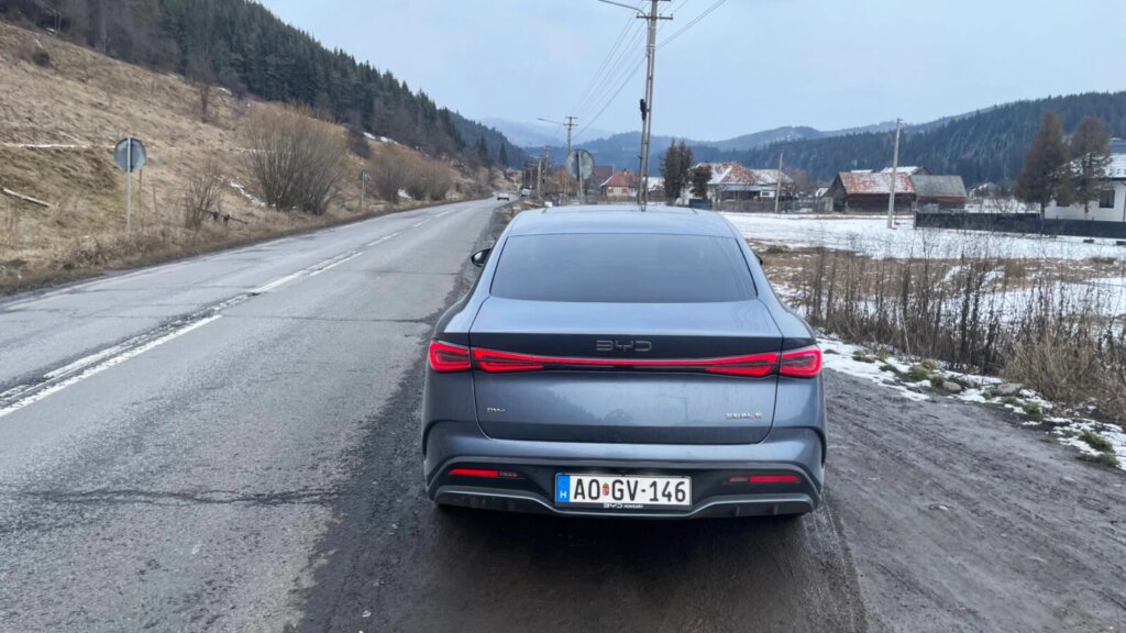 Cette incroyable expérience : 1500 km sans s'arrêter avec la BYD Seal 6 DM-i ! 55 Essai BYD Seal 6 DM-i : on a tenté de rouler 1500 km sans s’arrêter (un plein, une charge)