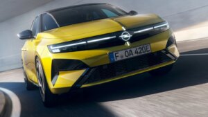 Opel Astra : phares révolutionnaires aux 50 000 pixels et autonomie améliorée pour faire oublier la Peugeot 308