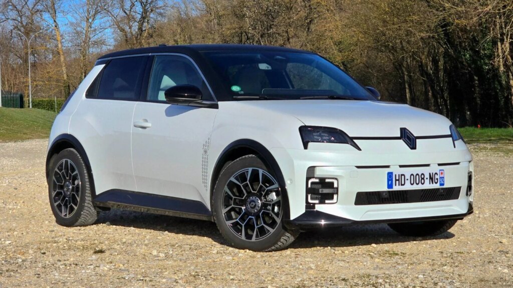 Ce nouveau plan stratégique de Renault va bouleverser tout ce que vous pensiez sur l'automobile ! 1 Renault dévoile son nouveau plan stratégique : il n’y aura plus de 100 % thermique