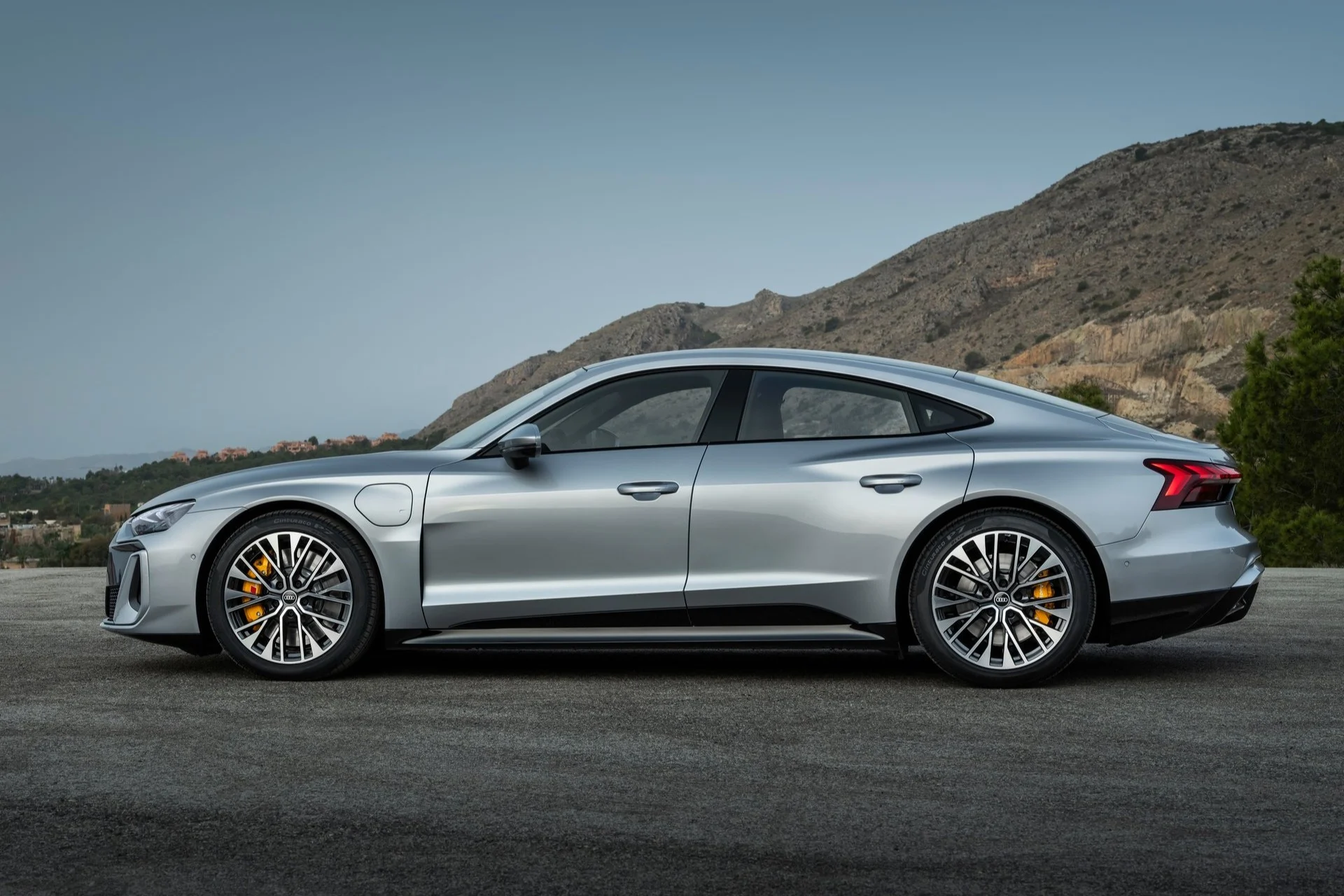 Ce missile Audi e-tron GT de 680 ch : plus rapide, plus puissant que la Porsche Taycan ? 1 Audi E Tron Gt (2)