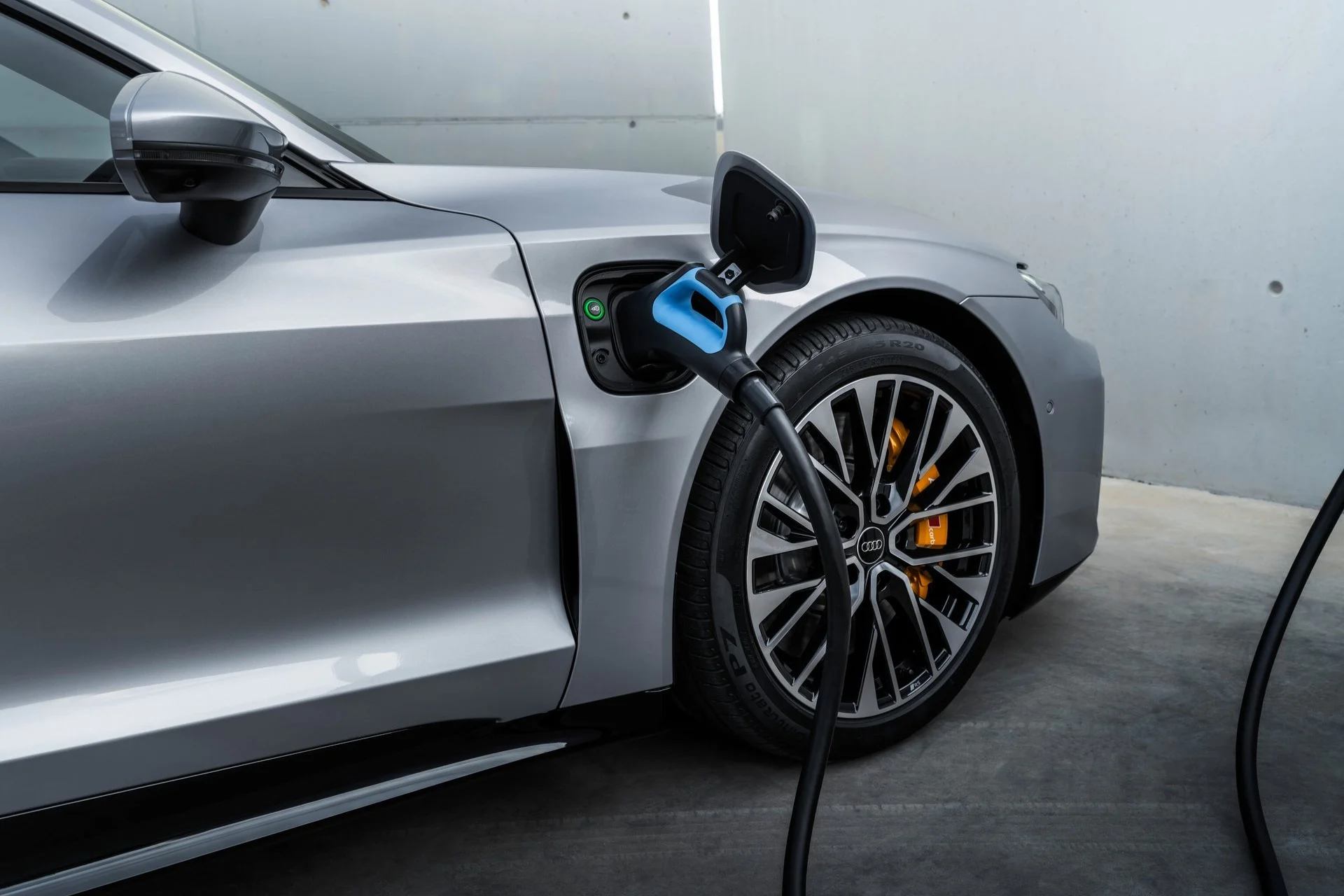 Ce missile Audi e-tron GT de 680 ch : plus rapide, plus puissant que la Porsche Taycan ? 3 Audi E Tron Gt (4)