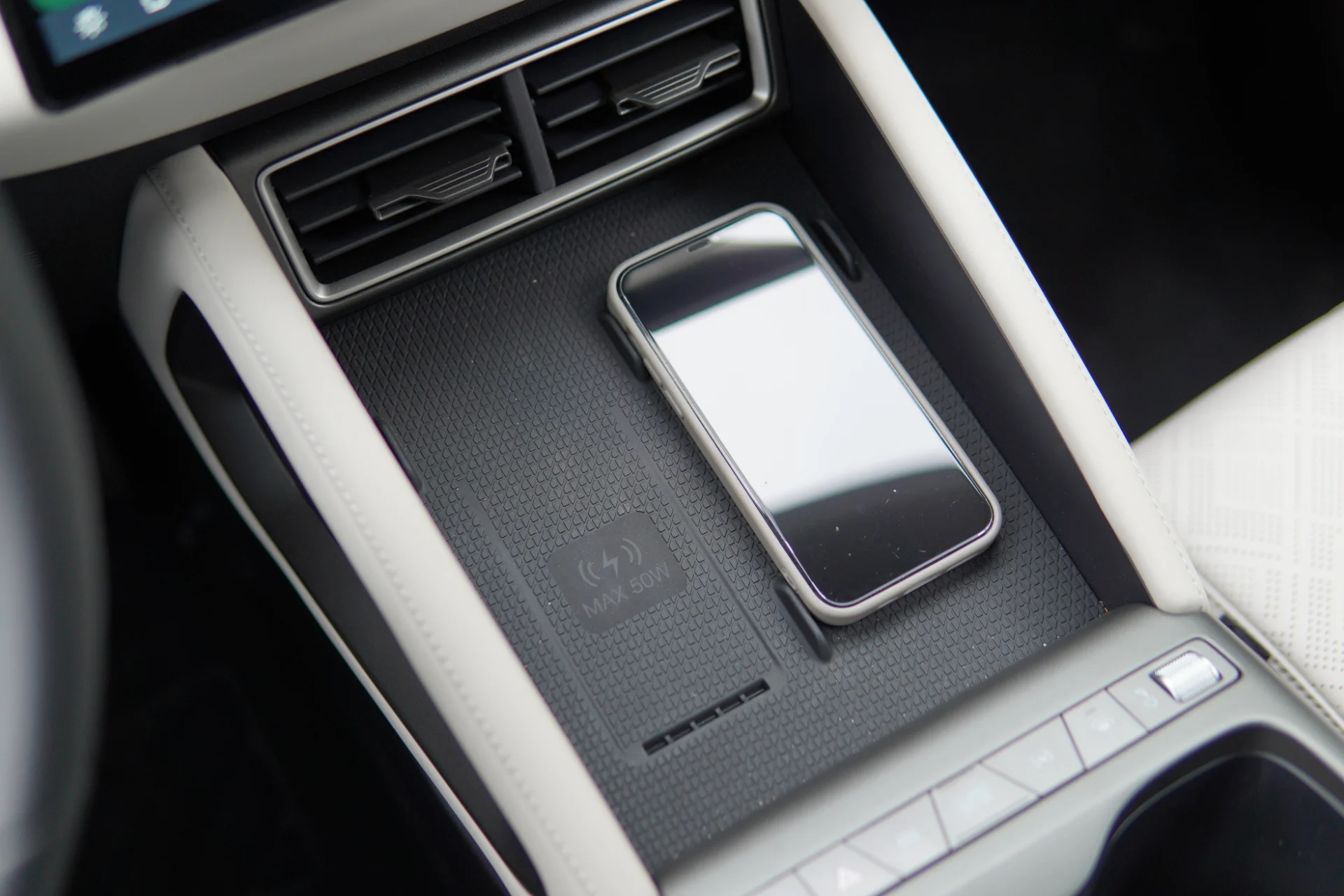 Découvrez ces vrais secrets du BYD Atto 2 : 4 atouts incontournables et 5 pièges à éviter ! 12 Byd Atto 2 Comfort Essai Recharge Sans Fil