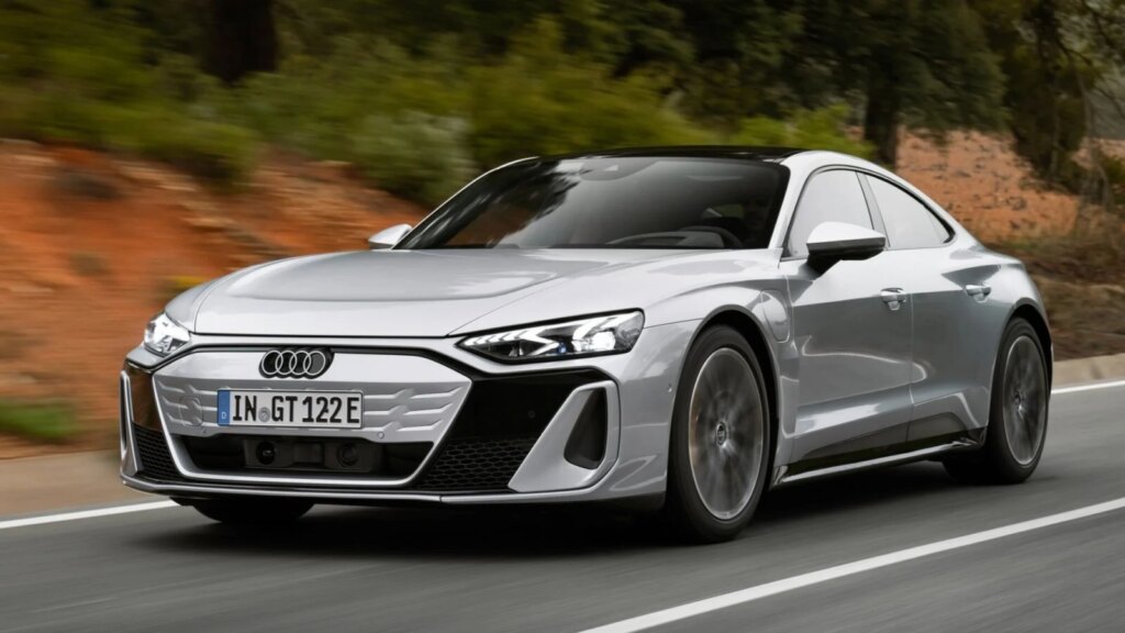 Ce missile Audi e-tron GT de 680 ch : plus rapide, plus puissant que la Porsche Taycan ? 1 Audi e-tron GT : un missile de 680 ch qui accélère aussi vite qu’il recharge pour inquiéter la Porsche Taycan