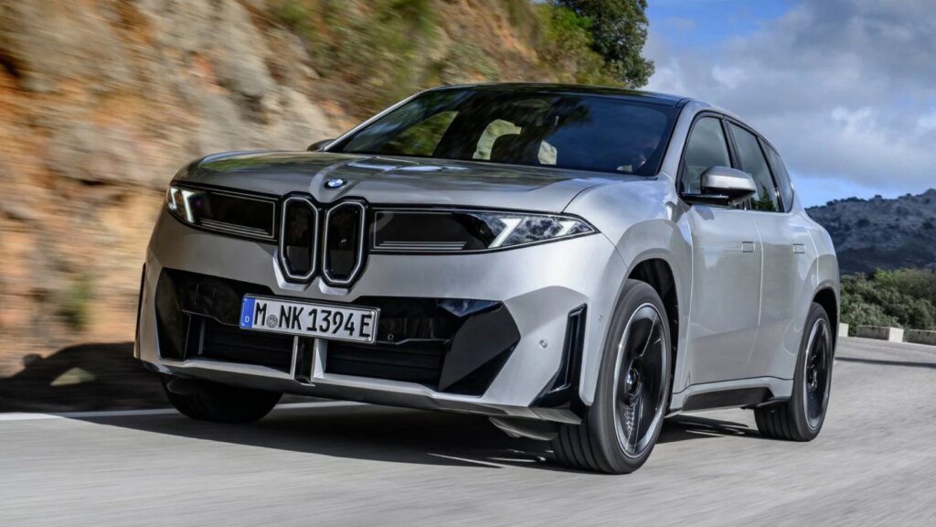 Cette BMW iX3 mystifie : 805 km d'autonomie et recharge éclair pour surpasser le Tesla Model Y ! 8 BMW iX3 : 805 km d’autonomie et recharge en 10 min pour terrasser le Tesla Model Y