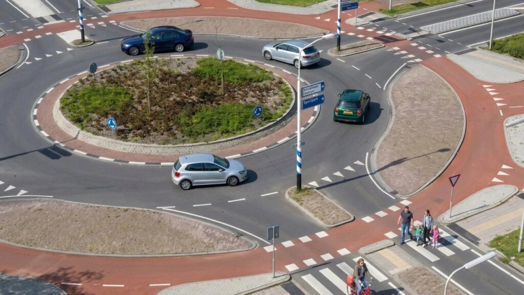 Ce nouveau rond-point révolutionnaire : découvrez le secret du zéro accident en France ! 8 « Zéro accident » : installé en France depuis peu, ce nouveau rond-point est une révolution