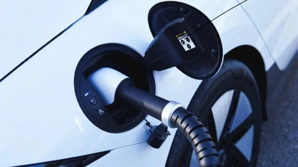 Coût astronomique : ces révélations choquantes sur les aides publiques à la voiture électrique ! 18 Voiture électrique : ce rapport de la Cour des comptes révèle le coût astronomique des aides publiques pour l’État