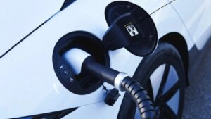 Voiture électrique : ce rapport de la Cour des comptes révèle le coût astronomique des aides publiques pour l’État