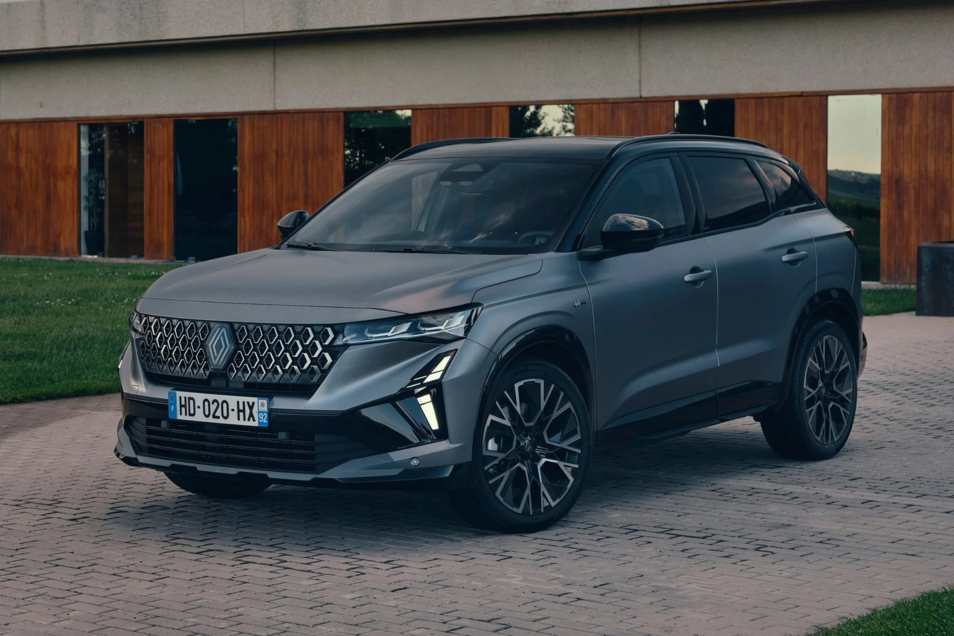 Ce Renault Austral hybride, avec seulement 4,7 l/100 km, dépasse le Peugeot 3008 ! Découvrez pourquoi ! 2 Renault Austral (3)