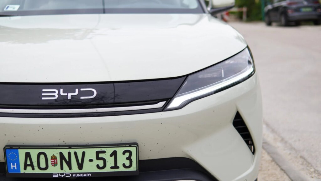 Ce nouveau BYD d'occasion certifié va révolutionner votre conduite avec 6 ans de garantie ! 1 BYD lance ses modèles d’occasion certifiés : ils bénéficient d’une garantie de 6 ans, une assistance 24h/24 et ils ont été contrôlés sous tous leurs angles