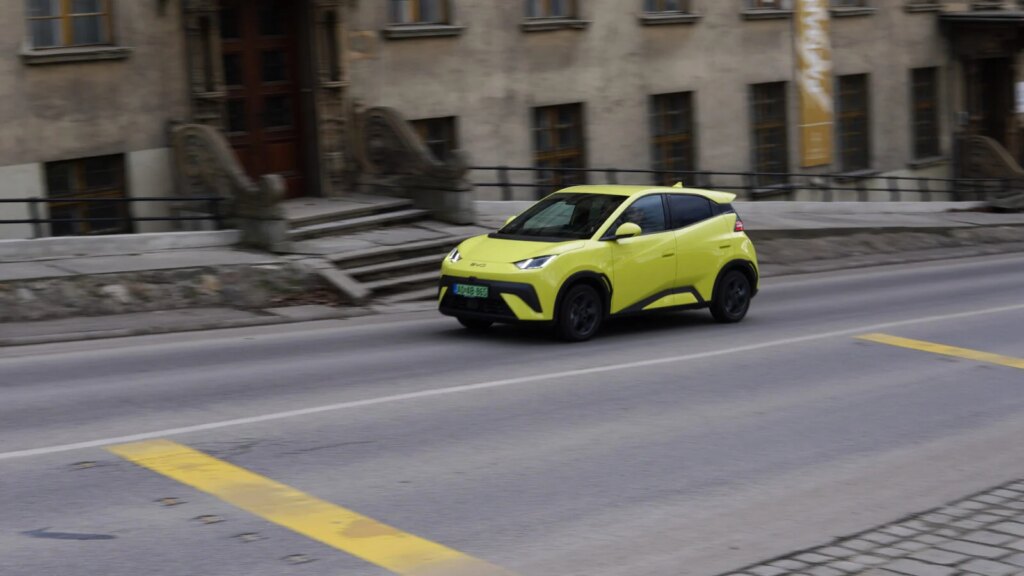 Cette incroyable BYD, inconnue et redoutable, arrive en France pour moins de 10 000 € ! 1 « Conçue pour l’Europe », une nouvelle BYD inconnue et redoutable débarque en France (proche de 10 000 €)