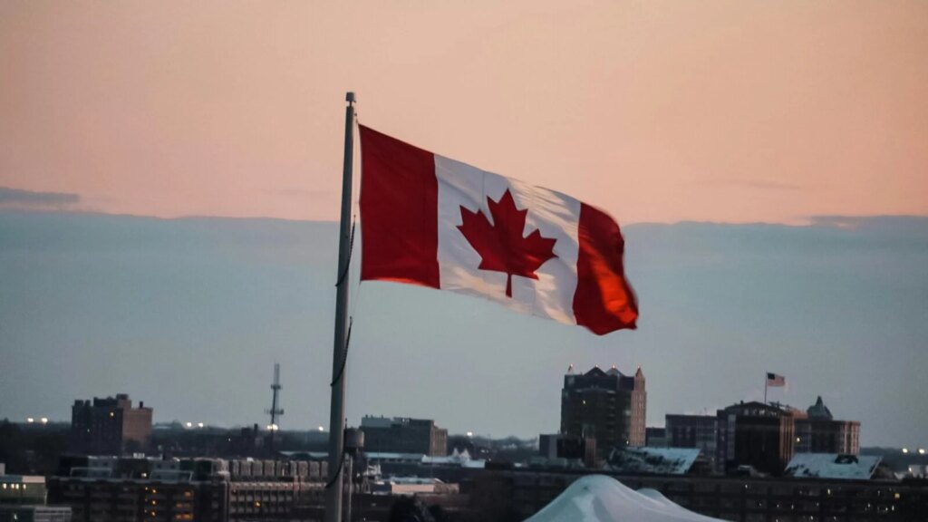 Ce choc au Canada : après 289 millions d'euros, cet abandon stupéfiant de l'électrique ! 1 Le Canada baisse les bras sur l’électrique : après 289 millions d’euros de subventions, le pays réoriente les fonds vers un gros pick-up thermique