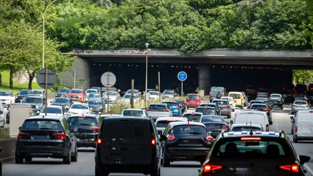 Cette circulation alternée à Paris : découvrez qui pourra enfin rouler ! 1 Qui peut circuler à Paris ? La circulation alternée commence ce jeudi
