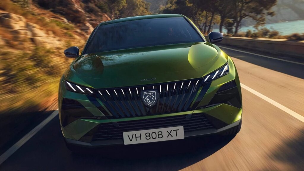 Peugeot e-408 : ce design incroyable peut-il défier Tesla et Xpeng avec 213 ch seulement ? 1 Peugeot e-408 : le plus beau design français peut-il vraiment faire trembler Tesla et Xpeng avec seulement 213 ch ?