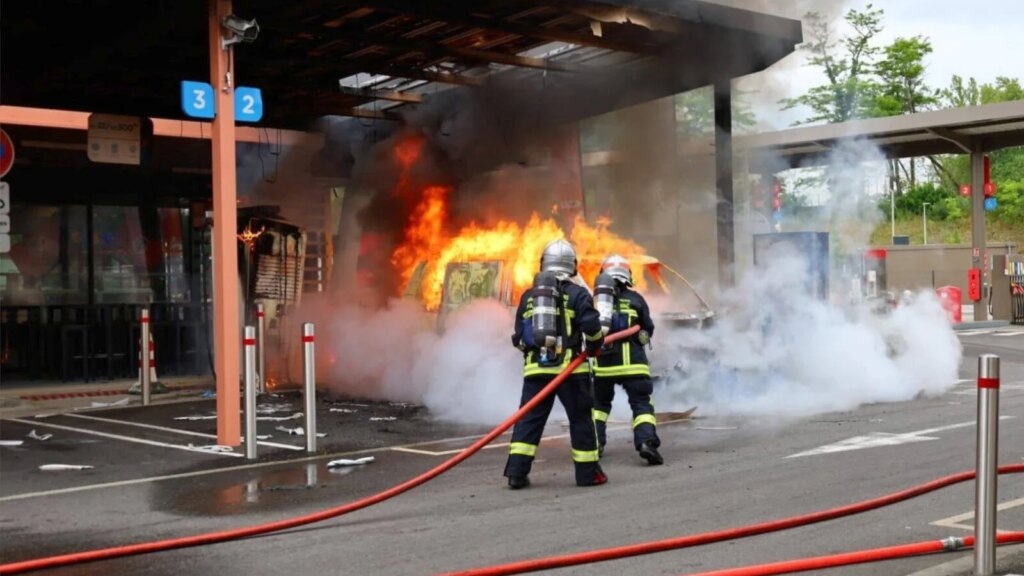 Ces Volkswagen ID. Buzz qui s’enflamment en France : découvrez cette inquiétante vérité ! 1 Pourquoi les Volkswagen ID. Buzz se mettent à brûler en France ? D’importants incendies reportés ces derniers jours