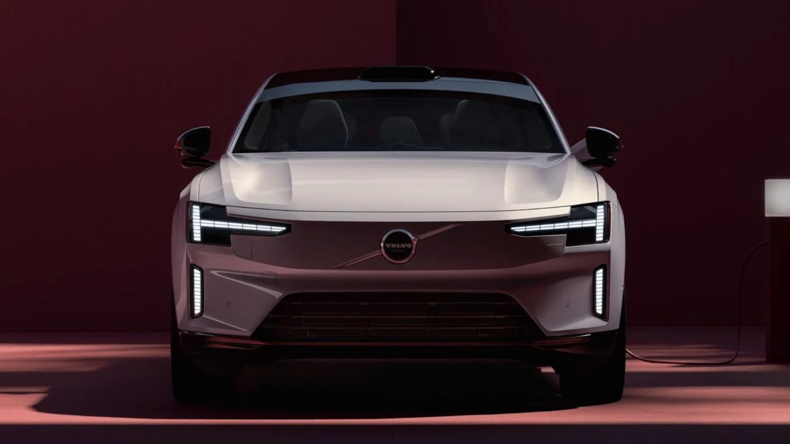 Volvo ES90 : recharge en 22 minutes, 692 km d’autonomie et 25 haut-parleurs pour ridiculiser la Tesla Model S