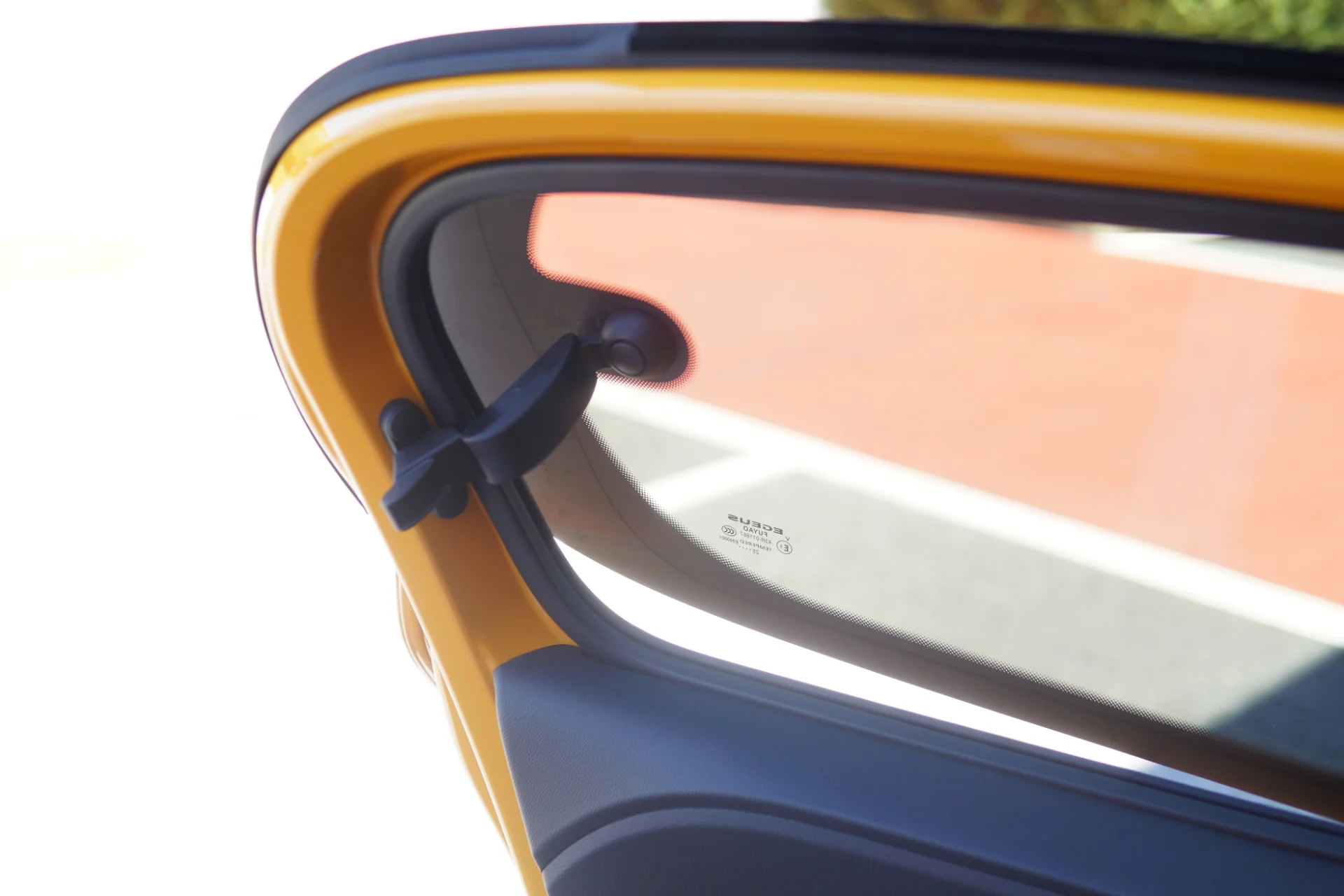 Cette Renault Twingo électrique 2026 : le défi ultime pour la vraie vie ! Découvrez pourquoi ! 8 Essai Renault Twingo Electrique 2026 E Tech Vitres Entrebaillement Arriere